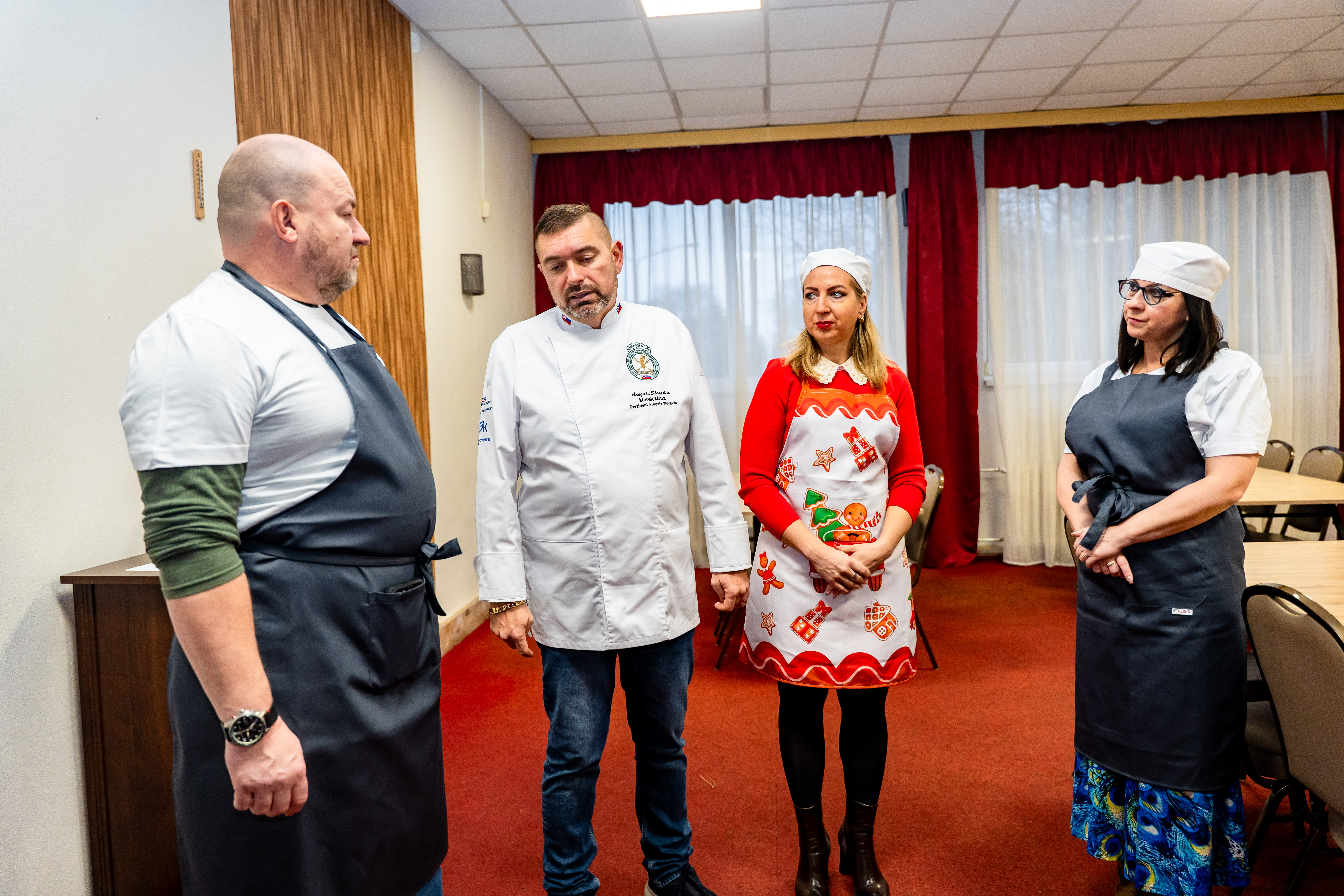 Tradicne charitativne podujatie Vianocne varenie pre seniorov-9